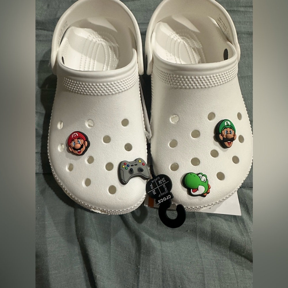 Brand New Boys size 2 White Crocs NWT with 4 Mario jibbitz included